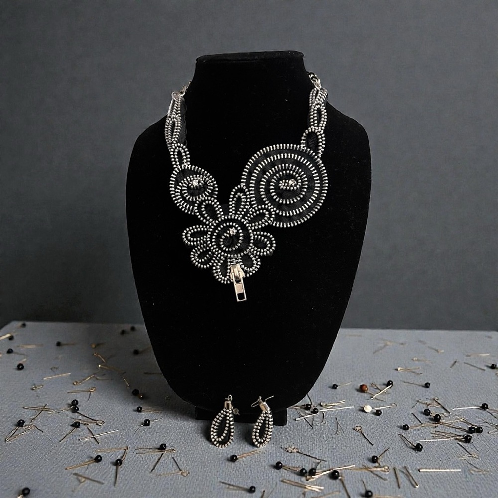 Unique Black and Silver Zipper Style Necklace Set